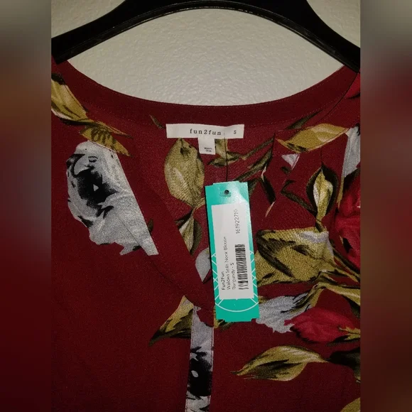 Fun2Fun walden split neck blouse - Picture 2 of 4